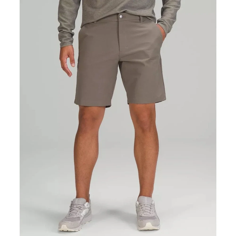 Lululemon Commission Short Classic 9 Mens Grey Chino Performance Shorts Size 30
